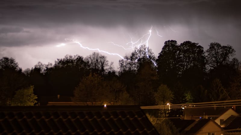 Česko zasáhne vlna dešťů a bouřek. RADAR ukazuje, kde si dát pozor