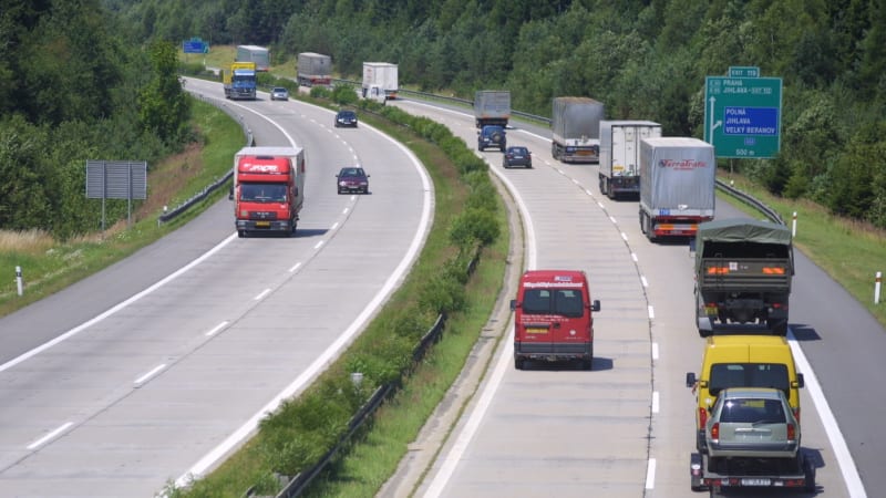 Tragická nehoda kamionů na D2 u Brna: Zemřeli oba řidiči, dálnice zůstala neprůjezdná