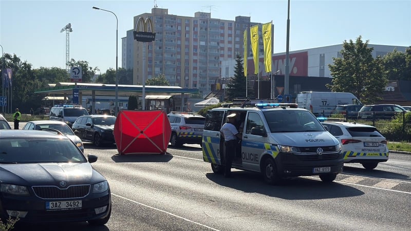Tragédie v Praze: Zdrogovaný řidič srazil autem chodce, senior na místě zemřel