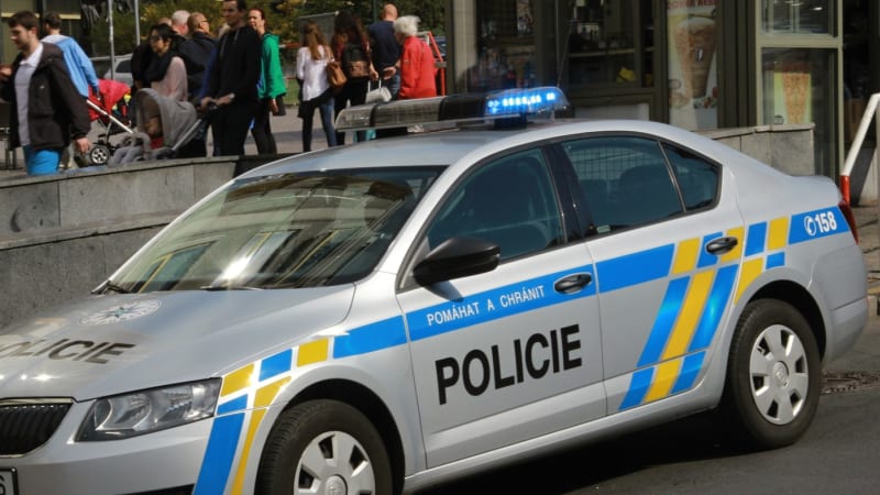 Hromadná nehoda uzavřela dálnici D10 u Prahy: Došlo ke střetu náklaďáku a několika osobních aut