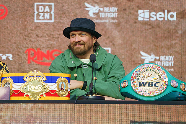 Usyk se vzdává svých titulů. Ale není to konec příběhu, ujišťuje ukrajinský boxer