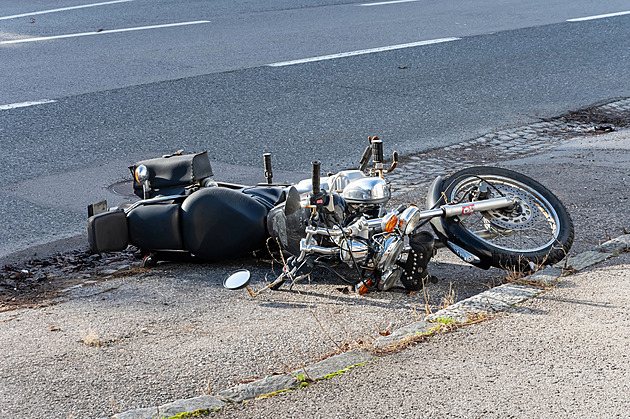 U Rumburku zemřel po srážce s autem motorkář. Nepomohla ani resuscitace