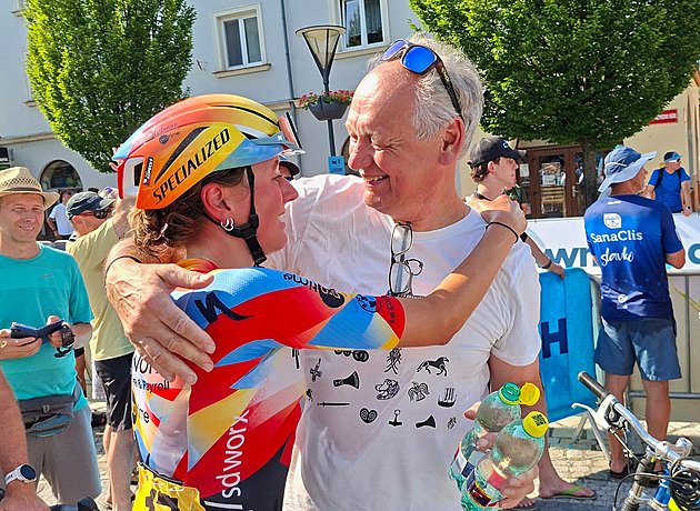 Kam dál, ženská cyklistiko? Kopečtí vyprávějí. O platech, péči i někdejším tabu