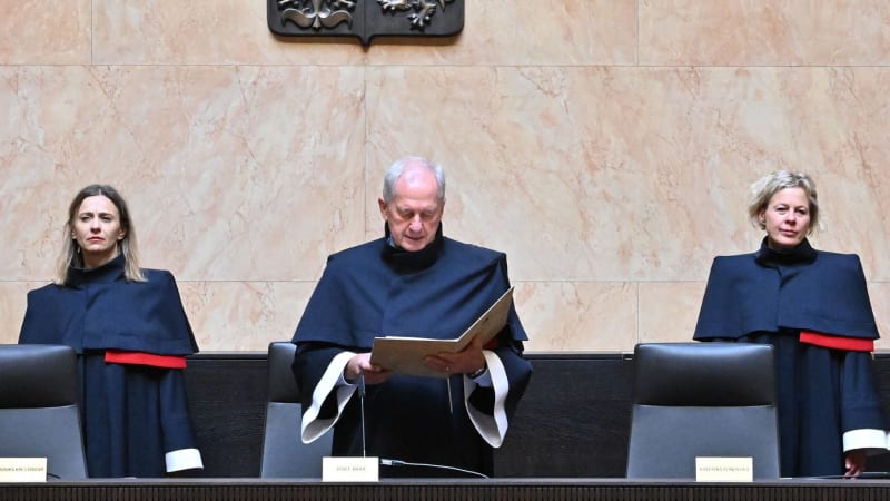 Špatný bonmot, zní z ODS k Zemanovu zpochybnění Ústavního soudu. Soudce mluví o anarchii