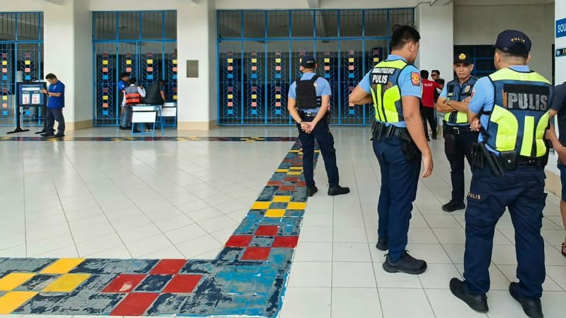 Smrtící střelba ve filipínské škole: Student zabil spolužáka i sebe. Čin mohl vysílat živě
