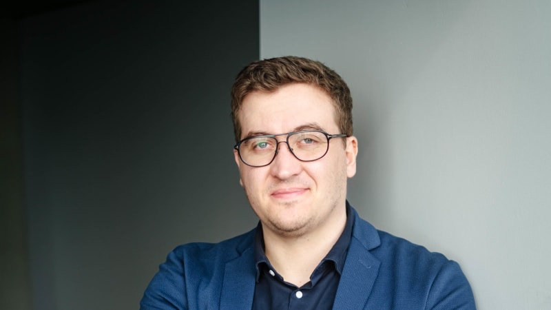 Firmy i stát řeší v AI stejné problémy. Přesto spolu stále mluví překvapivě málo