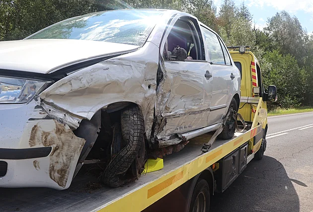 Řidička se za zatáčkou srazila s autem v protisměru, nadýchala přes 4 promile