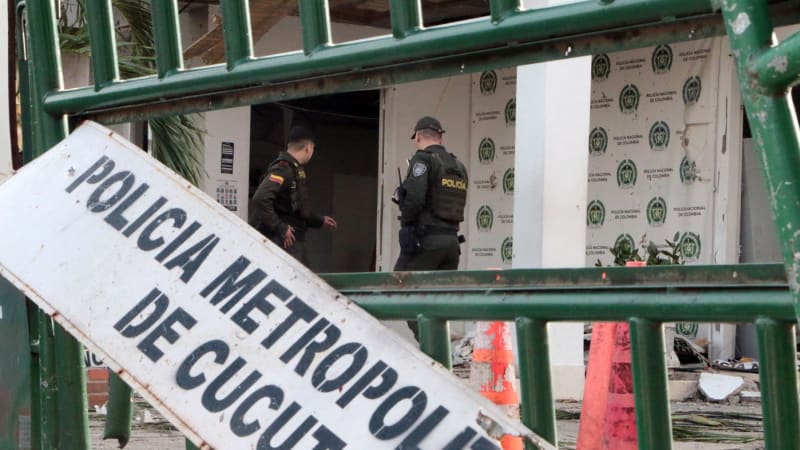 Bomba v autě u policejní stanice zabíjela. Kartely soupeří v Kolumbii o pašeráckou stezku