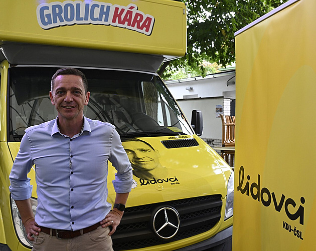Toto jsou naše volby, věří lidovci s „Grolich károu“. S vozem chtějí objet co nejvíc obcí