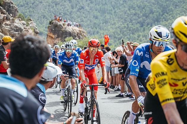 Vuelta ONLINE: Výhoda 30 jezdců v úniku narůstá, Omrzel stoupá až na třetí místo