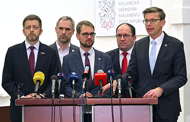 Paradox volebního prahu: když neúspěch Motoristů kompenzuje krach trpaslíků