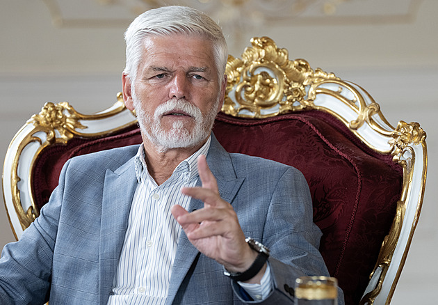 Válečná sekera není zakopaná, Pavel nedá vládě nic zadarmo, říká politolog k vetu