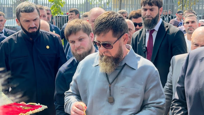 Vůdce Čečenců Kadyrov slavil volební triumf. Ukázal se v legendárním americkém kabrioletu