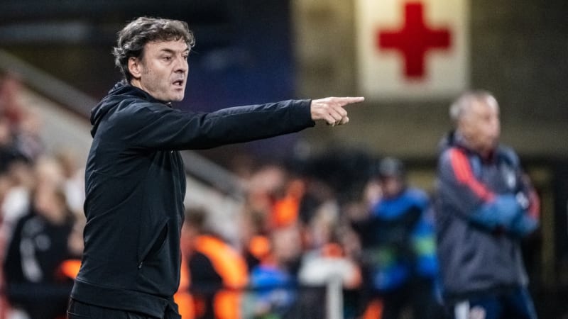 Český tým se změnil, ale přesvědčivě, ocenil trenér Denia. Porážka při premiéře ho mrzí