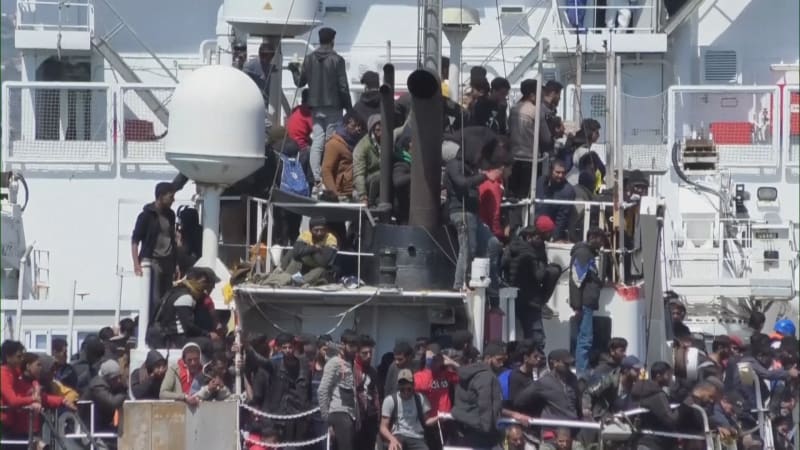 Hodili batole do moře, protože plakalo. Šéf záchranářů líčí hrůzné činy na lodích s migranty