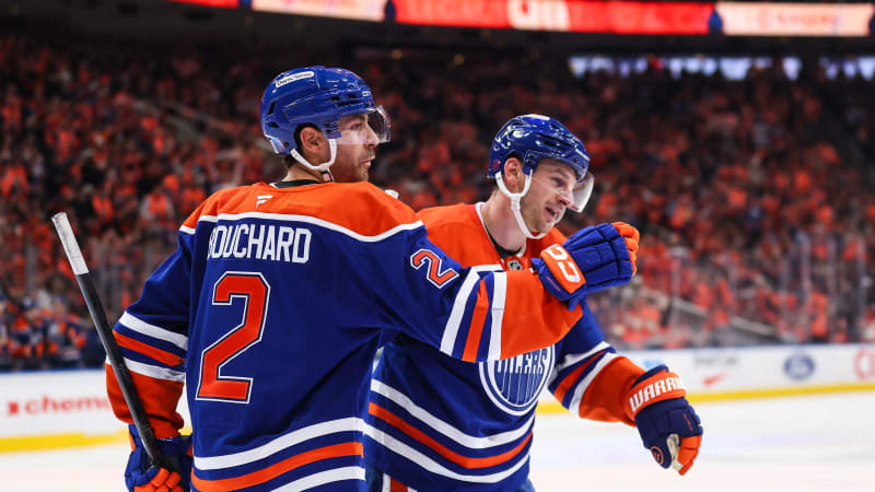 Divoká přestřelka v nové sezóně NHL. Edmontonu na výhru nestačilo ani pět bodů Boucharda
