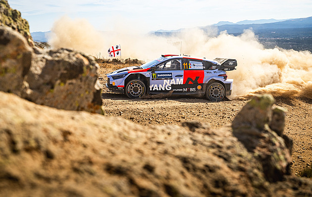 Italské rallye vévodí Neuville, čelo šampionátu si Evans hlídá ze šesté příčky