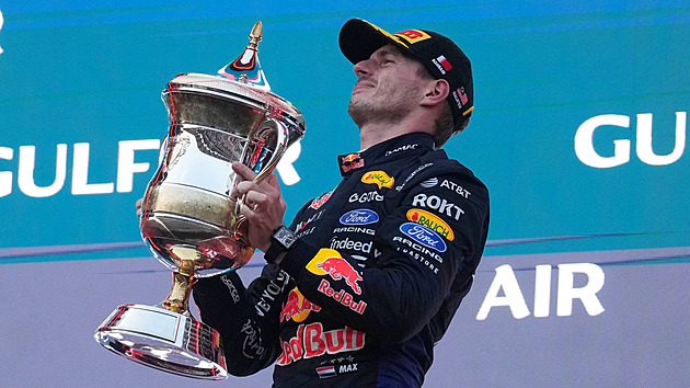 První výhra v sezoně F1 pro Verstappena. Ovládl chaotický závod v Malajsii