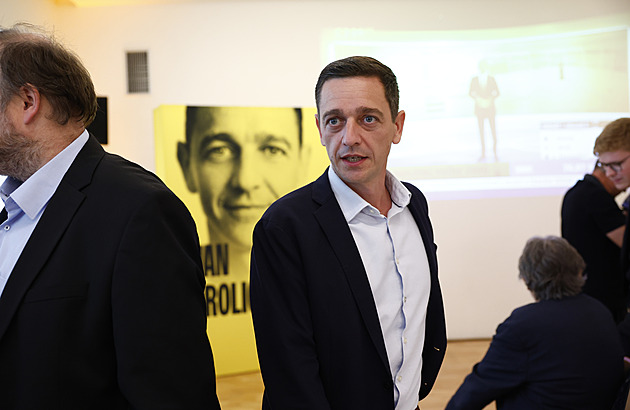 Nervózní nejsem, řekl šéf lidovců Grolich. Zdar kolego, vítal ho senátor Rychlík