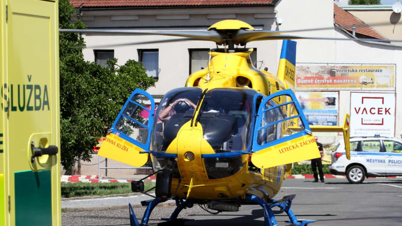 Tragédie na Nymbursku: Kamion srazil chodkyni, žena na místě zemřela