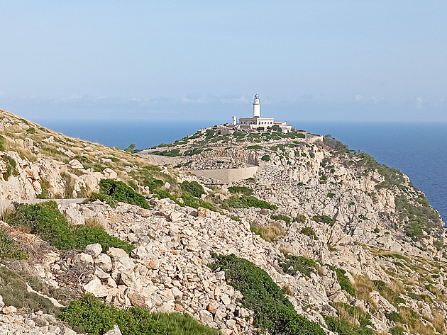 Podzimní Paříž i Mallorca vyjde dráž. S nákupem letenek se nemusí vyplatit otálet
