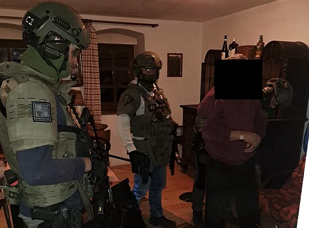 Obstarám si zbraň a pomstím se soudci, vyhrožoval muž. Zadržela ho zásahovka