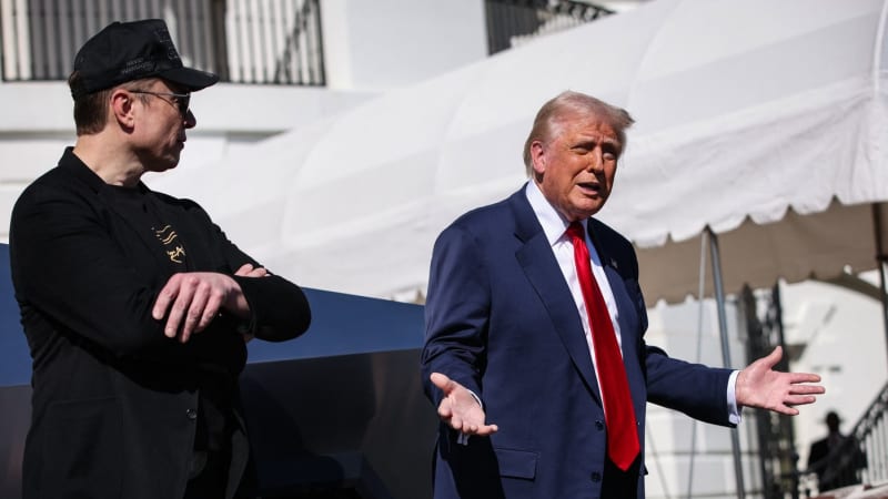 Musk obnovil Ukrajině přístup k satelitní síti Starlink, tvrdí Trump. Panují však nejasnosti