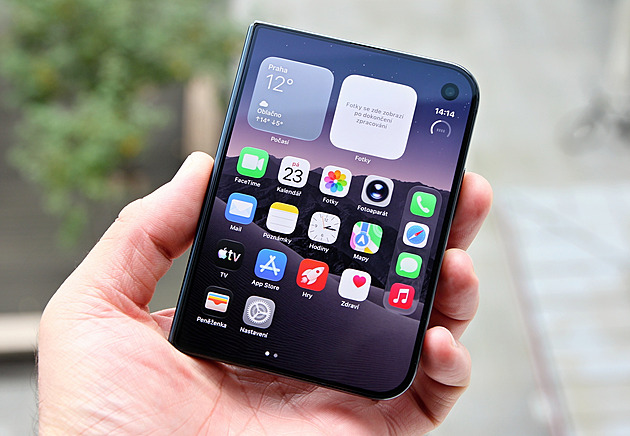 Je skvělý, ale chybek se našlo dost. Jak hodnotí iPhone Duo ve světě?