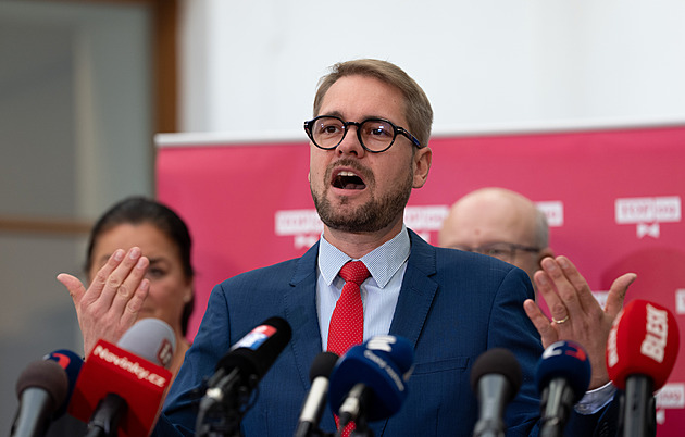 Jste zločinci a podvodníci, řekl Havel. Chtěli to v koalici, bránil se Macinka