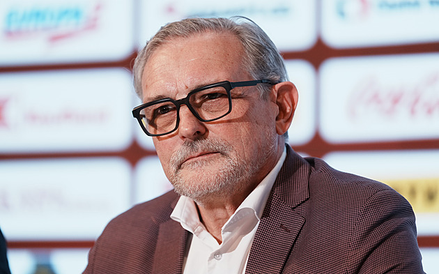 Otázky pro Motáka: Sázka na mládí, nebo mix? A jak naloží s Třincem a Pardubicemi?