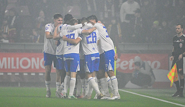 Spartu z poháru senzačně vyřadil Baník na Letné. Postupují také Hradec či Plzeň