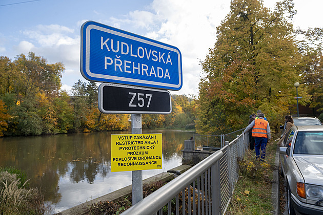 Výlov na Kudlovské přehradě přerušil nečekaný nález. Našli válečnou minu